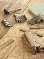 Der Malerbetrieb in Mönchengladbach verlegt Bodenbeläge.